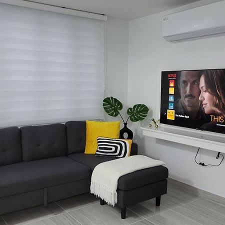 The Yellow Spot فاجاردو المظهر الخارجي الصورة